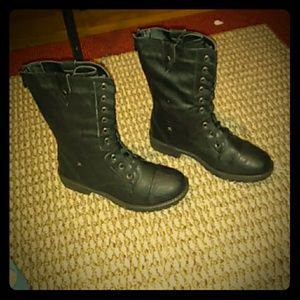 Combat boots